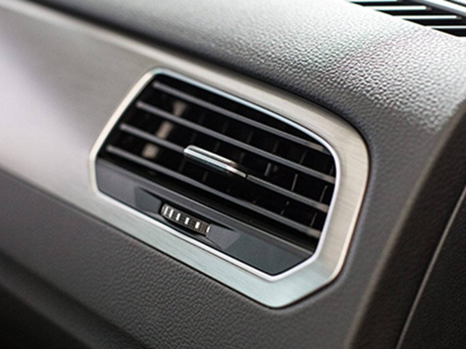 Laat de airco van je VW Bedrijfswagen regelmatig controleren en onderhouden bij Van den Brug.