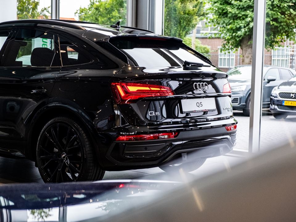 Audi Q5 Sportback Van Den Brug Showroom
